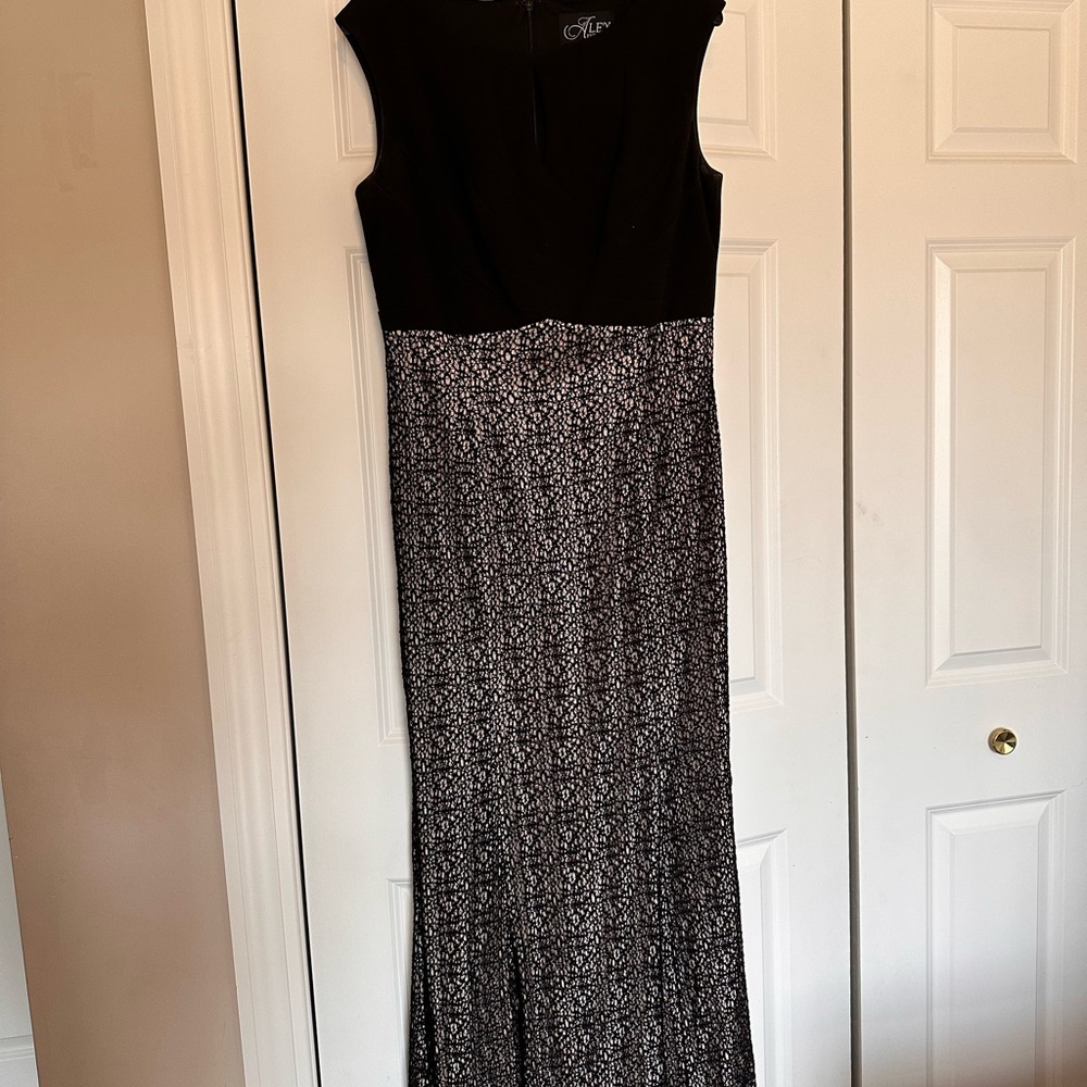 Alex Evenings size 12 formal dress. EUC. Worn once.